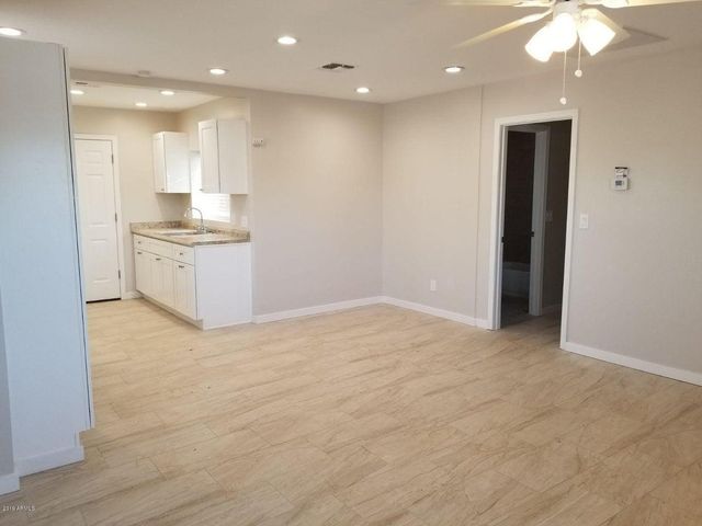 206 E Jones Avenue 11SH, Phoenix, AZ 85040