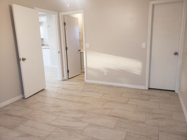 206 E Jones Avenue 11SH, Phoenix, AZ 85040