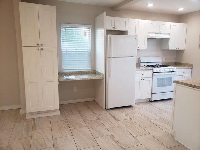 206 E Jones Avenue 11SH, Phoenix, AZ 85040