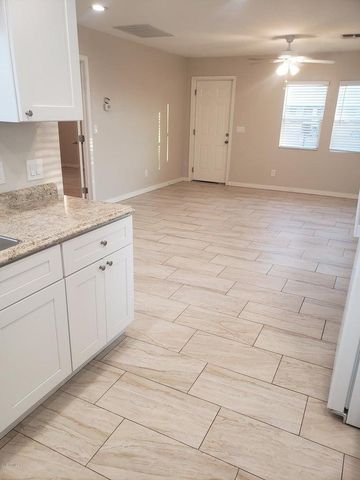 206 E Jones Avenue 11SH, Phoenix, AZ 85040