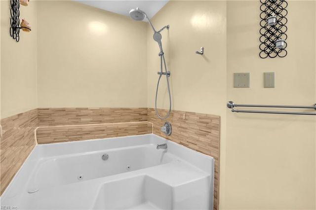 1096 Meadow Grove TRL, Virginia Beach, VA 23455