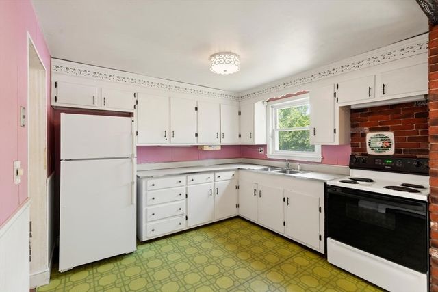 24 Hillside Avenue, Holbrook, MA 02343