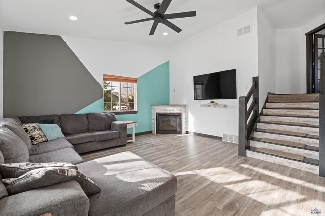 4013 WINEBERRY LN, Rapid City, SD 57703