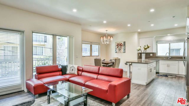 1424 S BENTLEY Avenue 402, Los Angeles, CA 90025