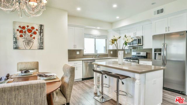 1424 S BENTLEY Avenue 402, Los Angeles, CA 90025