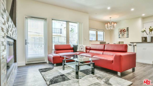 1424 S BENTLEY Avenue 402, Los Angeles, CA 90025