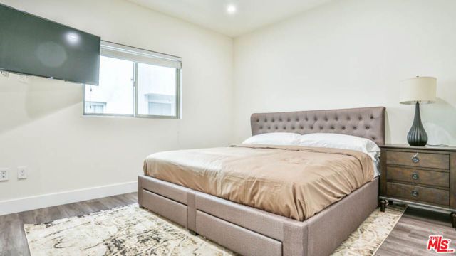 1424 S BENTLEY Avenue 402, Los Angeles, CA 90025