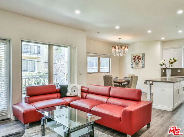 1424 S BENTLEY Avenue 402, Los Angeles, CA 90025