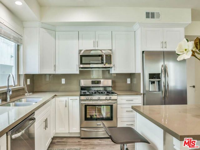 1424 S BENTLEY Avenue 402, Los Angeles, CA 90025