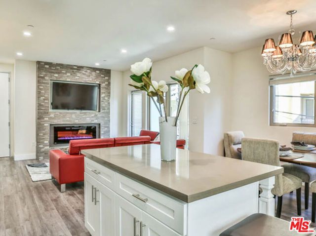 1424 S BENTLEY Avenue 402, Los Angeles, CA 90025