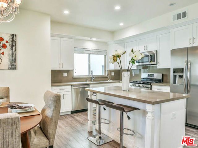 1424 S BENTLEY Avenue 402, Los Angeles, CA 90025
