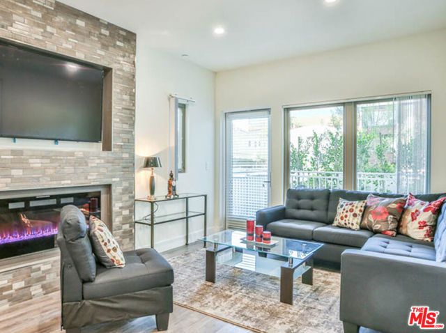 1424 S BENTLEY Avenue 402, Los Angeles, CA 90025
