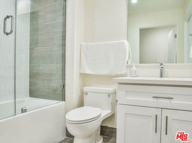 1424 S BENTLEY Avenue 402, Los Angeles, CA 90025