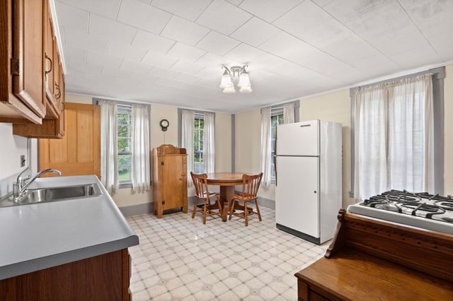 55 Garrison St, Groveland, MA 01834