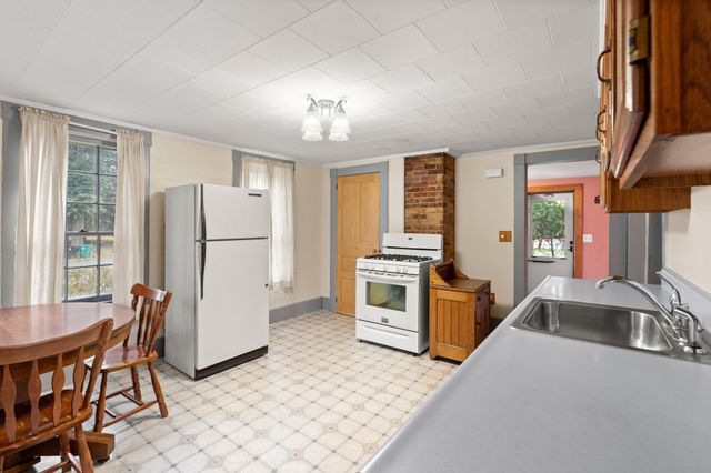 55 Garrison St, Groveland, MA 01834