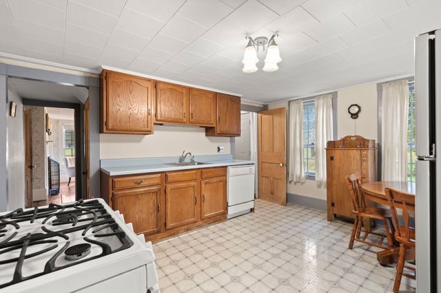 55 Garrison St, Groveland, MA 01834