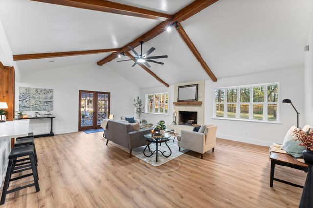 303 W Rollingwood Street, Pinehurst, TX 77362