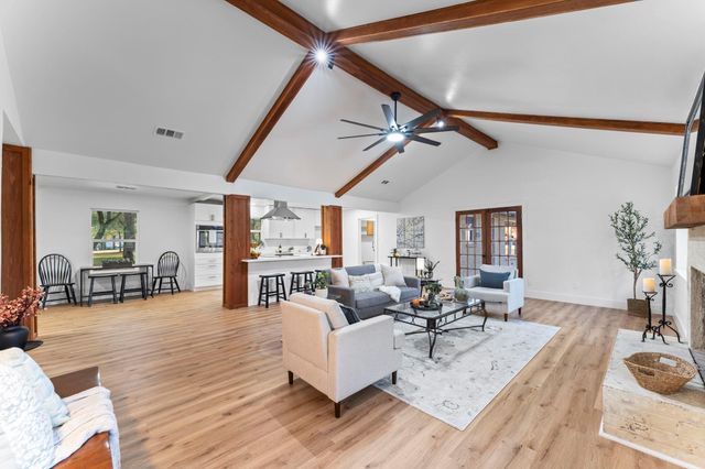 303 W Rollingwood Street, Pinehurst, TX 77362