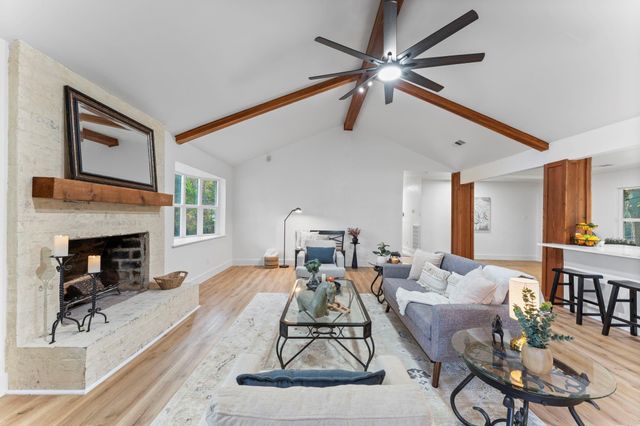 303 W Rollingwood Street, Pinehurst, TX 77362