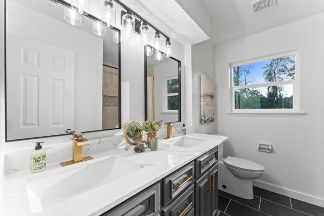 303 W Rollingwood Street, Pinehurst, TX 77362