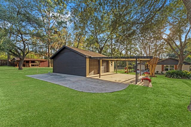 303 W Rollingwood Street, Pinehurst, TX 77362