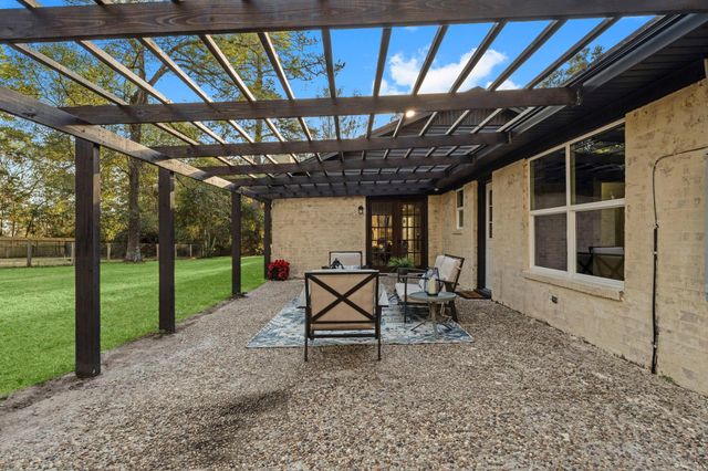 303 W Rollingwood Street, Pinehurst, TX 77362