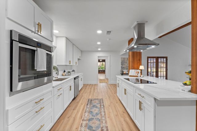 303 W Rollingwood Street, Pinehurst, TX 77362