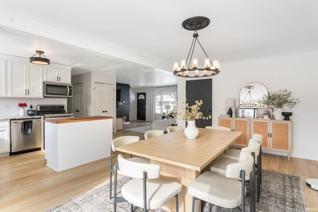 3630 Evesham Court, South Bend, IN 46614