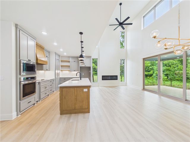 55 Magrath Drive, Bella Vista, AR 72715
