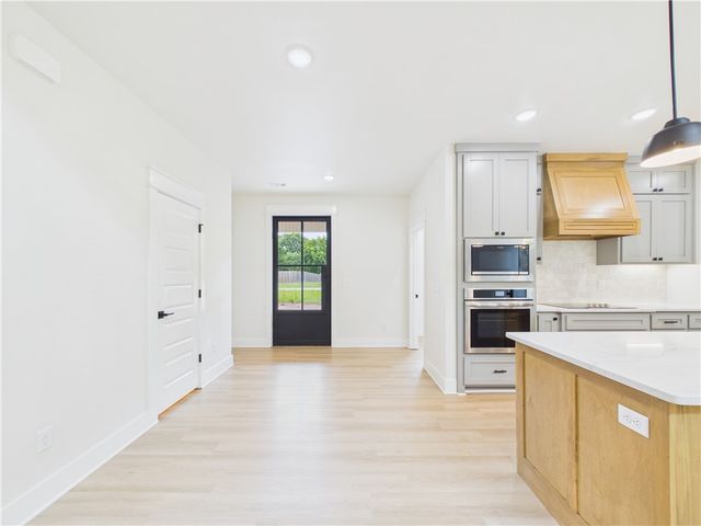 55 Magrath Drive, Bella Vista, AR 72715