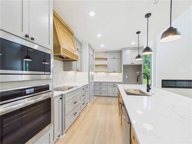 55 Magrath Drive, Bella Vista, AR 72715