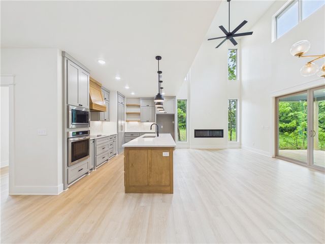 55 Magrath Drive, Bella Vista, AR 72715