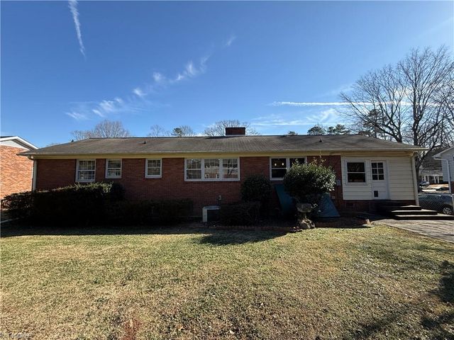 2841 Deerwood Drive, Winston-salem, NC 27103