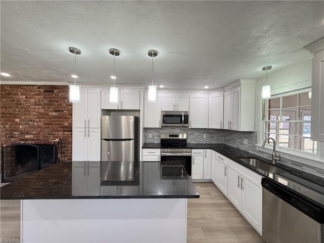 2841 Deerwood Drive, Winston-salem, NC 27103