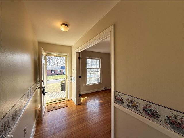 2841 Deerwood Drive, Winston-salem, NC 27103