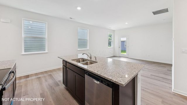 5924 Ebony Oak Drive, Canal Winchester, OH 43110