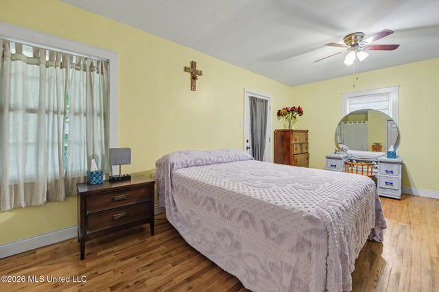 1918 Stuart Avenue, Ocean Springs, MS 39564