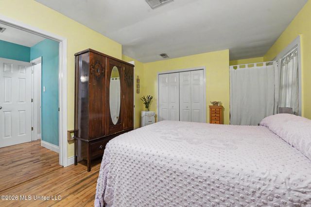 1918 Stuart Avenue, Ocean Springs, MS 39564