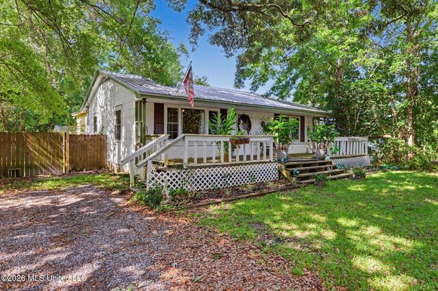 1918 Stuart Avenue, Ocean Springs, MS 39564
