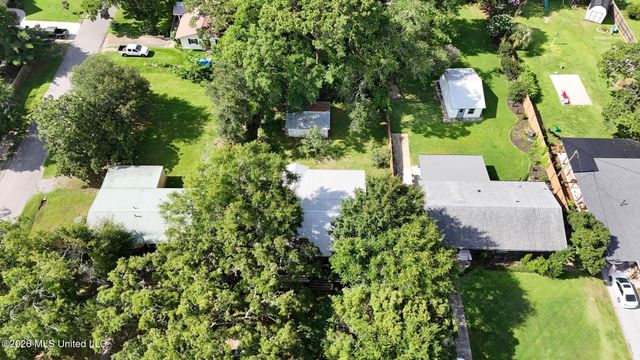 1918 Stuart Avenue, Ocean Springs, MS 39564