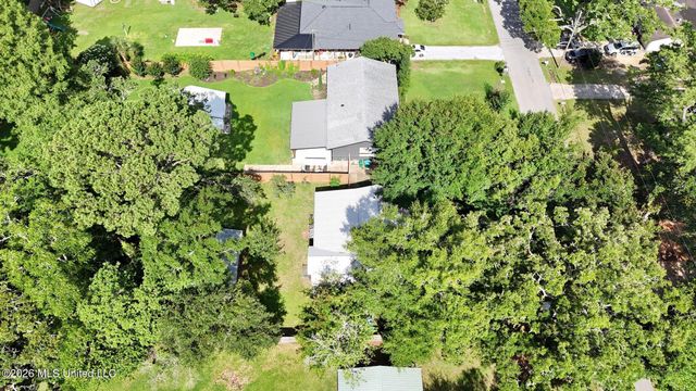1918 Stuart Avenue, Ocean Springs, MS 39564