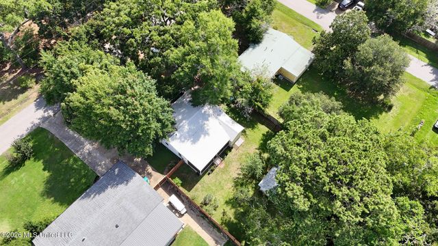 1918 Stuart Avenue, Ocean Springs, MS 39564