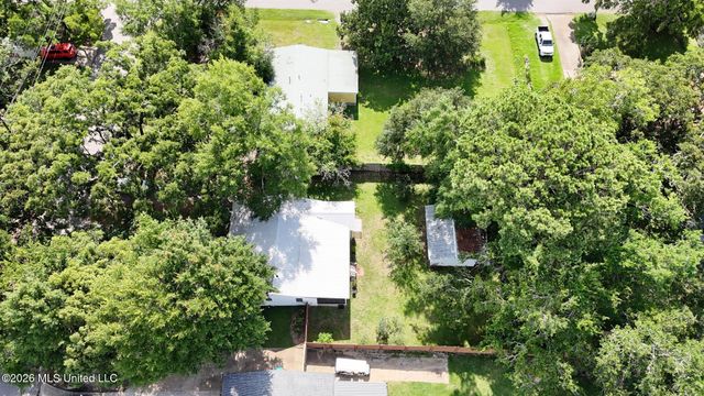 1918 Stuart Avenue, Ocean Springs, MS 39564