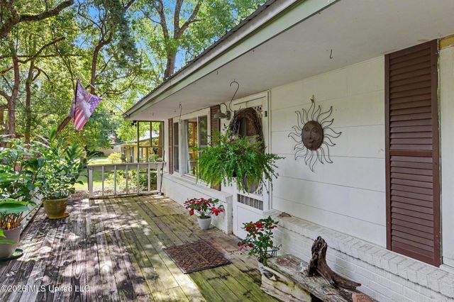 1918 Stuart Avenue, Ocean Springs, MS 39564