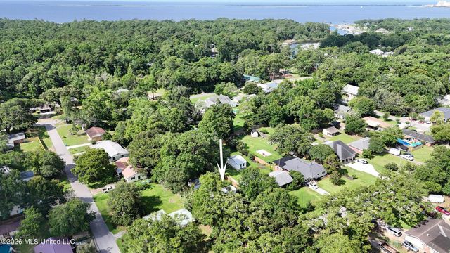 1918 Stuart Avenue, Ocean Springs, MS 39564