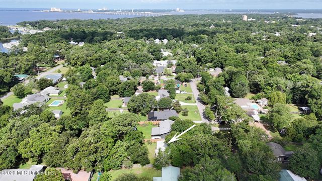 1918 Stuart Avenue, Ocean Springs, MS 39564