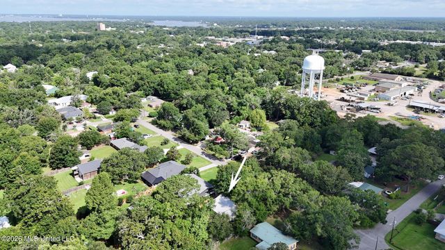 1918 Stuart Avenue, Ocean Springs, MS 39564
