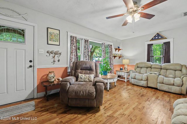1918 Stuart Avenue, Ocean Springs, MS 39564