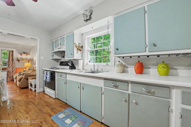 1918 Stuart Avenue, Ocean Springs, MS 39564