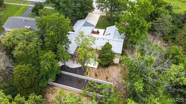 863 Woods Mill Road, Ballwin, MO 63011